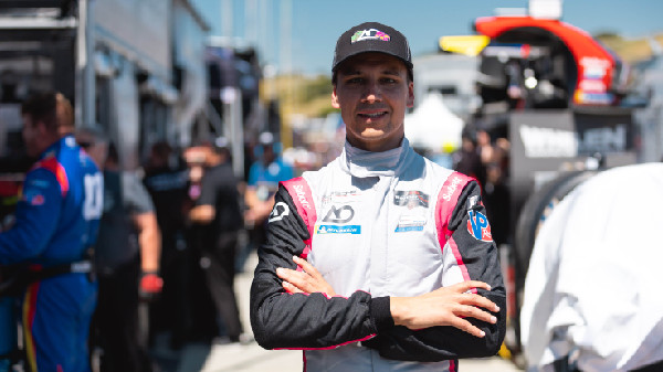 Porsche Teams Compete at Canadian Tire Motorsport Park