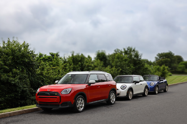 MINI USA Unveils Patriotic Models for July Fourth