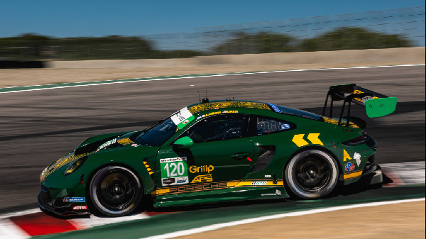 Porsche Teams Compete at Canadian Tire Motorsport Park
