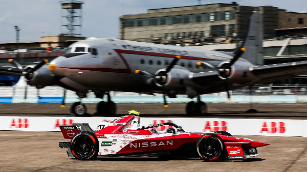 Nissan Formula E Team Shines in Berlin Test