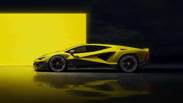 Lamborghini Fenomeno side view