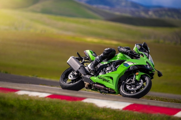 MY 2026 Kawasaki Ninja ZX-6R cornering shot