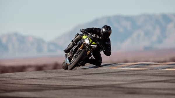 Triumph Speed Triple 1200 RX Launched