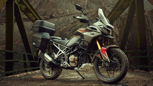 TVS Apache RTX 300 VS Suzuki V-Strom SX