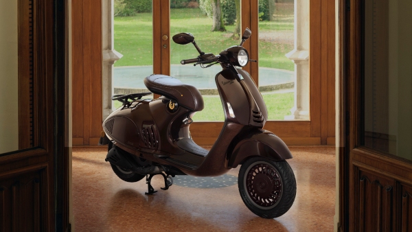 Vespa 946 Horse