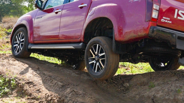 D-Max V-Cross Pickup Truck