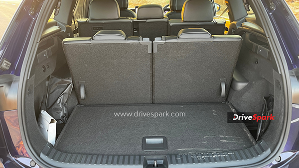 Volkswagen Tayron R-Line Review boot