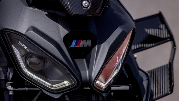 2026 BMW M 1000 R