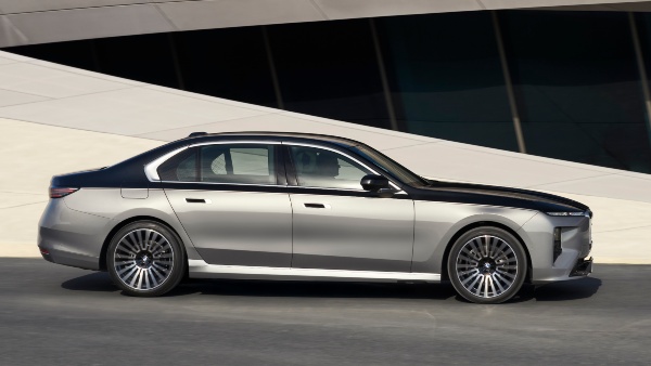 2026 BMW 7 Series Facelift Unveiled