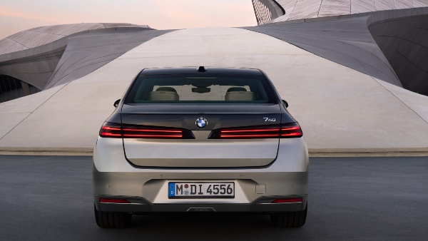 2026 BMW 7 Series Facelift Unveiled