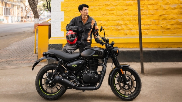 Triumph Speed T4 350 Vs Hunter 350