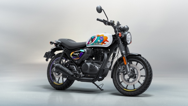 Royal Enfield Hunter 350 Moonshot White Royal Enfield Hunter 350 Moonshot White