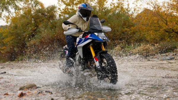 Honda NX500 Vs BMW F 450 GS ADV Honda NX500 Vs BMW F 450 GS ADV