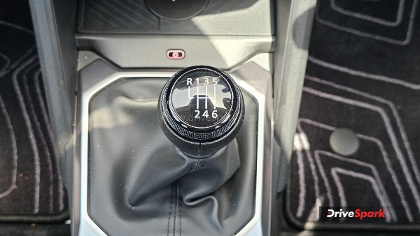 Renault Duster 1 0-litre MT Review gearbox Renault Duster 1 0-litre MT Review gearbox