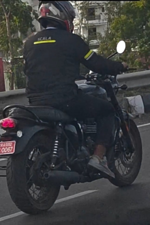 Triumph Bonneville 400 Spied