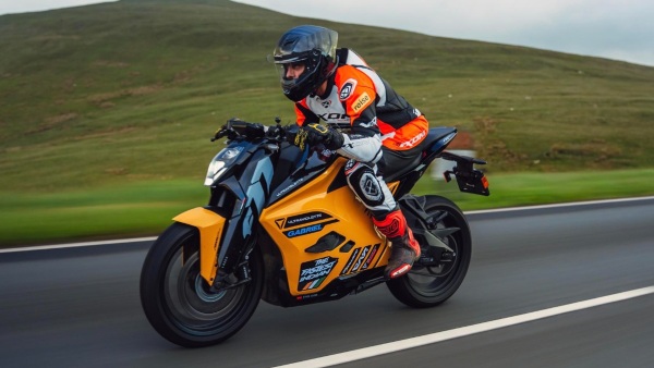 Ultraviolette F77 Mach 2 Creates Isle Of Man TT History Ultraviolette F77 Mach 2 Creates Isle Of Man TT History
