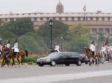 ರಾಷ್ಟ್ರಪತಿ ಪ್ರಣಬ್ ಮುಖರ್ಜಿಗೆ ಅಂಬಾಸಡರ್ ಕಾರೇ ಗತಿ!