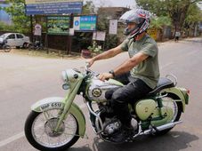 ಹಲೋ ಧೋನಿ, ಇದು ಕ್ರಿಕೆಟ್ ಮೈದಾನವಲ್ಲ, ಇಲ್ಲಿನ ನಿಯಮನೇ ಬೇರೆ!