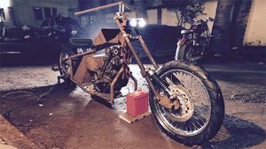 ಅಬ್ಬಾ! ಅಳಿದುಳಿದ ಗುಜುರಿ ವಸ್ತುಗಳಿಂದಲೇ ಸಿದ್ದವಾಯ್ತು 10 ಮೀಟರ್ ಉದ್ದದ ಬೈಕ್