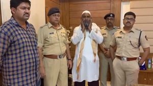 ಲಾಕ್ ಡೌನ್ ವೇಳೆ ಜಾಲಿ ರೈಡ್ ಮಾಡುತ್ತಿದ್ದ ಬೈಕ್ ಸವಾರನಿಗೆ ಕೊನೆಗೆ ಶಾಕ್..!