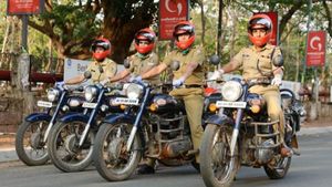 ಜನರ ನಿಯಂತ್ರಣಕ್ಕೆ ಬಂತು ಮಹಿಳಾ ಪೊಲೀಸ್ ಪಡೆ 
