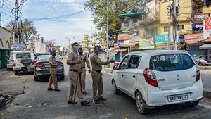 ಲಾಕ್‌ಡೌನ್ ವೇಳೆ ರೋಗಿಗಳಂತೆ ನಟಿಸಿ ಸಿಕ್ಕಿಬಿದ್ದ ನವ ದಂಪತಿ..!