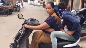 ಲಾಕ್‌ಡೌನ್ ಎಫೆಕ್ಟ್: ಮಗನನ್ನು ಕರೆತರಲು 1,400 ಕಿ.ಮೀ ಸ್ಕೂಟರ್ ಸವಾರಿ ಮಾಡಿದ ದಿವ್ಯಾಂಗ ಮಹಿಳೆ..! 