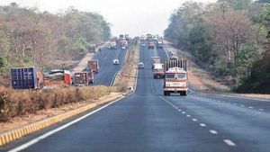 ಲಾಕ್‌ಡೌನ್ ಸಡಿಲಿಕೆ: ರಾಷ್ಟ್ರೀಯ ಹೆದ್ದಾರಿಗಳಲ್ಲಿ ಹೆಚ್ಚಿದ ಟ್ರಾಫಿಕ್ ದಟ್ಟಣೆ