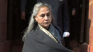ಜಯಾ ಬಚ್ಚನ್ ರನ್ನು ಬೆಚ್ಚಿ ಬೀಳಿಸಿದ ಬೈಕ್ ಸವಾರರು