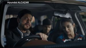 Hyundai Alcazar ಟಿವಿಸಿ: ಭಾರತ ಮಹಿಳಾ ಕ್ರಿಕೆಟ್ ತಂಡದ ಸ್ಟಾರ್ ಆಟಗಾರ್ತಿಯರ ಜೊತೆ ಕಾಣಿಸಿಕೊಂಡ ಶಾರುಖ್​ ಖಾನ್ 