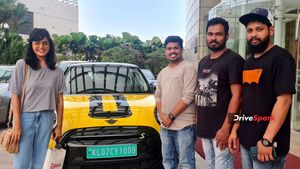 ಐಷಾರಾಮಿ ಮಿನಿ ಎಲೆಕ್ಟ್ರಿಕ್ ಕಾರು ಖರೀದಿಸಿದ ಲೇಡಿ ಸೂಪರ್ ಸ್ಟಾರ್  