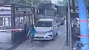 ಟೋಲ್ ಪ್ಲಾಜಾಗೆ ಲಾರಿ ಡಿಕ್ಕಿ: ಜೀವದ ಹಂಗು ತೊರೆದು ಸಿಬ್ಬಂದಿಯನ್ನು ರಕ್ಷಿಸಿದ ಮಹಿಳೆ 