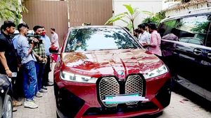 ಬರೋಬ್ಬರಿ ಒಂದೂವರೆ ಕೋಟಿ ರೂ. ಬೆಲೆಯ BMW ಎಲೆಕ್ಟ್ರಿಕ್ ಕಾರು ಖರೀದಿಸಿದ ಸೆಲೆಬ್ರಿಟಿ ದಂಪತಿ