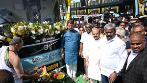 15 “ಅಂಬಾರಿ ಉತ್ಸವ” ಹೈಟೆಕ್ ಸ್ಲೀಪರ್ ಬಸ್‌ಗಳನ್ನು ಲೋಕಾರ್ಪಣೆ ಮಾಡಿದ ಸಿಎಂ ಬೊಮ್ಮಾಯಿ