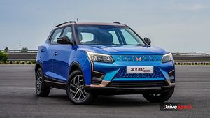 Mahindra XUV400: ಟಾಟಾಗೆ ಠಕ್ಕರ್.. 456 Km ರೇಂಜ್ ನೀಡುವ ಮಹೀಂದ್ರಾ ಎಲೆಕ್ಟ್ರಿಕ್ ಕಾರಿಗೆ ಭಾರೀ ಬೇಡಿಕೆ