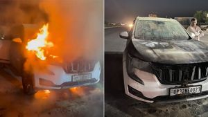 ನಡು ರಸ್ತೆಯಲ್ಲಿ ಹೊತ್ತಿ ಉರಿದ ಜನಪ್ರಿಯ 'XUV 700' ಕಾರು: ಮಹೀಂದ್ರಾ ಅಧಿಕೃತ ಹೇಳಿಕೆ.. ಕಾರಣ ಗೊತ್ತಾಯ್ತು!