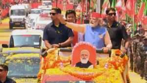 ಬೆಂಗಳೂರಿನಲ್ಲಿ ನಮೋ ಹವಾ: ಹರಿದು ಬಂದ ಜನ ಸಾಗರ, ಪ್ರಧಾನಿ ಮೋದಿ ರೋಡ್​ ಶೋ ವಾಹನ ಹೇಗಿದೆ ನೋಡಿ!