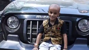 ಕ್ಯಾನ್ಸರ್‌ನಿಂದ ಬಳಲುತ್ತಿದ್ದ ಮಗುವಿನ ಆಸೆ ಈಡೇರಿಸಿದ ಆಸ್ಪತ್ರೆ ಸಿಬ್ಬಂದಿ: ಕಣ್ಣೀರಿಟ್ಟ ಆನಂದ್ ಮಹೀಂದ್ರಾ!