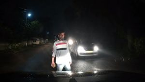 ಬೆಂಗಳೂರು: ಕಲ್ಲು ಹೊಡೆದು ದರೋಡೆಗೆ ಮುಂದಾದ ಕಳ್ಳ.. ಕಾರಿನ ಈ ಸೇಫ್ಟಿ ಫೀಚರ್ ನೋಡಿ ಸುಮ್ಮನಾದ! ವಿಡಿಯೋ