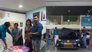 ಅಪ್ಪನ ಕನಸು: ಹೊಸ ಕಾರ್  ಪಡೆಯಲು ನೀಲಿ ಬಣ್ಣದ ಡ್ರೆಸ್ ಧರಿಸಲು ಕುಟುಂಬಸ್ಥರಿಗೆ ಹೇಳಿದ ತಂದೆ