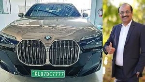 ದುಬಾರಿ ''7777'' ನಂಬರ್‌ ಪ್ಲೇಟ್‌ ಹರಾಜು... ಈ ಹಣಕ್ಕೆ ಹೊಸ ಕಾರೇ ಖರೀದಿಸಬಹುದು! 