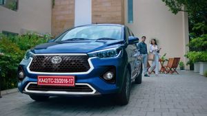 Toyota: ಟೊಯೊಟಾದ ಈ ಫ್ಯಾಮಿಲಿ ಕಾರಿಗಾಗಿ ಕ್ಯೂ ನಿಂತ ಜನ.. 26 ಕಿ.ಮೀ ಮೈಲೇಜ್