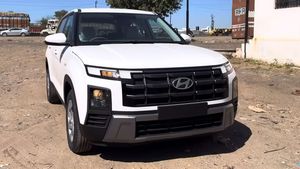 Hyundai: ಹ್ಯುಂಡೈ ಕ್ರೆಟಾಗಾಗಿ ಶೋರೂಂ ಎಡತಾಕಿದ ಗ್ರಾಹಕರು, 21 ಕಿ.ಮೀ ಮೈಲೇಜ್.. ರೂ.11 ಲಕ್ಷ ದರ