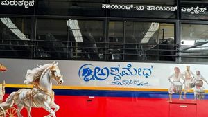 ನಾಳೆಯಿಂದ 100 ಹೊಸ KSRTC ಅಶ್ವಮೇಧ ಬಸ್‌ಗಳು ಕಾರ್ಯಾರಂಭ: ಕಮ್ಮಿ ಖರ್ಚಿನಲ್ಲಿ ನಿಮ್ಮೂರಿಗೆ ಹೋಗಬಹುದು!