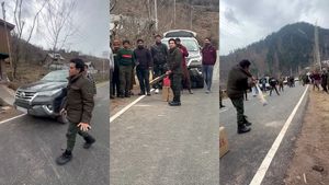 ನಡುರಸ್ತೆಯಲ್ಲಿ ಗಡಿಕಾಯುವ ದೇವರೊಂದಿಗೆ ಸಚಿನ್‌ ತೆಂಡೋಲ್ಕರ್ ಬ್ಯಾಟಿಂಗ್: ಕ್ರಿಕೆಟ್‌ ದೇವರೂ ಖುಷ್‌