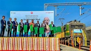 ಆಟೋ ಉದ್ಯಮಕ್ಕೆ ಪ್ರಧಾನಿ ಮೋದಿ ಭರ್ಜರಿ ಕೊಡುಗೆ: ದೇಶದ ಮೊದಲ ಇನ್-ಪ್ಲಾಂಟ್ ರೈಲು