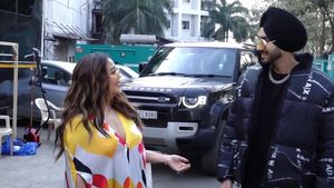 ಕೋಟಿ ಬೆಲೆಯ ಲ್ಯಾಂಡ್‌ರೋವರ್‌ ಖರೀದಿಸಿದ ಗಾಯಕಿ: ಹೆಣ್ಮಕ್ಳೇ ಸ್ಟ್ರಾಂಗು ಗುರು ಎಂದ ನೆಟ್ಟಿಗರು!