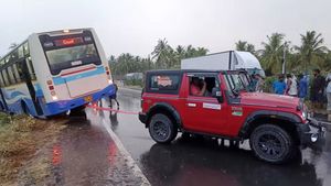 ಮಳೆಯಿಂದ ಹಳ್ಳಕ್ಕೆ ಬಿದ್ದ ಸರ್ಕಾರಿ ಬಸ್ ರಕ್ಷಣೆಗೆ ಪ್ರಯತ್ನಿಸಿದ ಮಹೀಂದ್ರಾ ಥಾರ್: ಮುಂದೇನಾಯ್ತು?