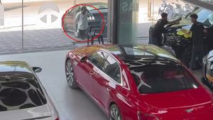  ಇಣುಕಿ ನೋಡಿ ಹೋಗಿಬಿಟ್ಟ: ವೈರಲ್ ಆಯ್ತು ವಿಡಿಯೋ: ಕರೆತಂದು ಆಸೆ ಈಡೇರಿಸಿದ ಮಹಾನುಭಾವ!  