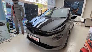 Tata: ಶೋರೂಂ ತಲುಪಿದ ಟಾಟಾದ ಹೊಸ ಕಾರು.. ಬೆಲೆ ಎಷ್ಟು, ಯಾವೆಲ್ಲ ಫೀಚರ್‌ಗಳಿವೆ?